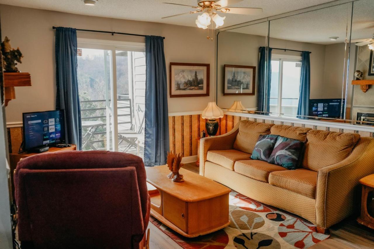 Smoky Mountains Studio With Balcony Гатлинбург Экстерьер фото