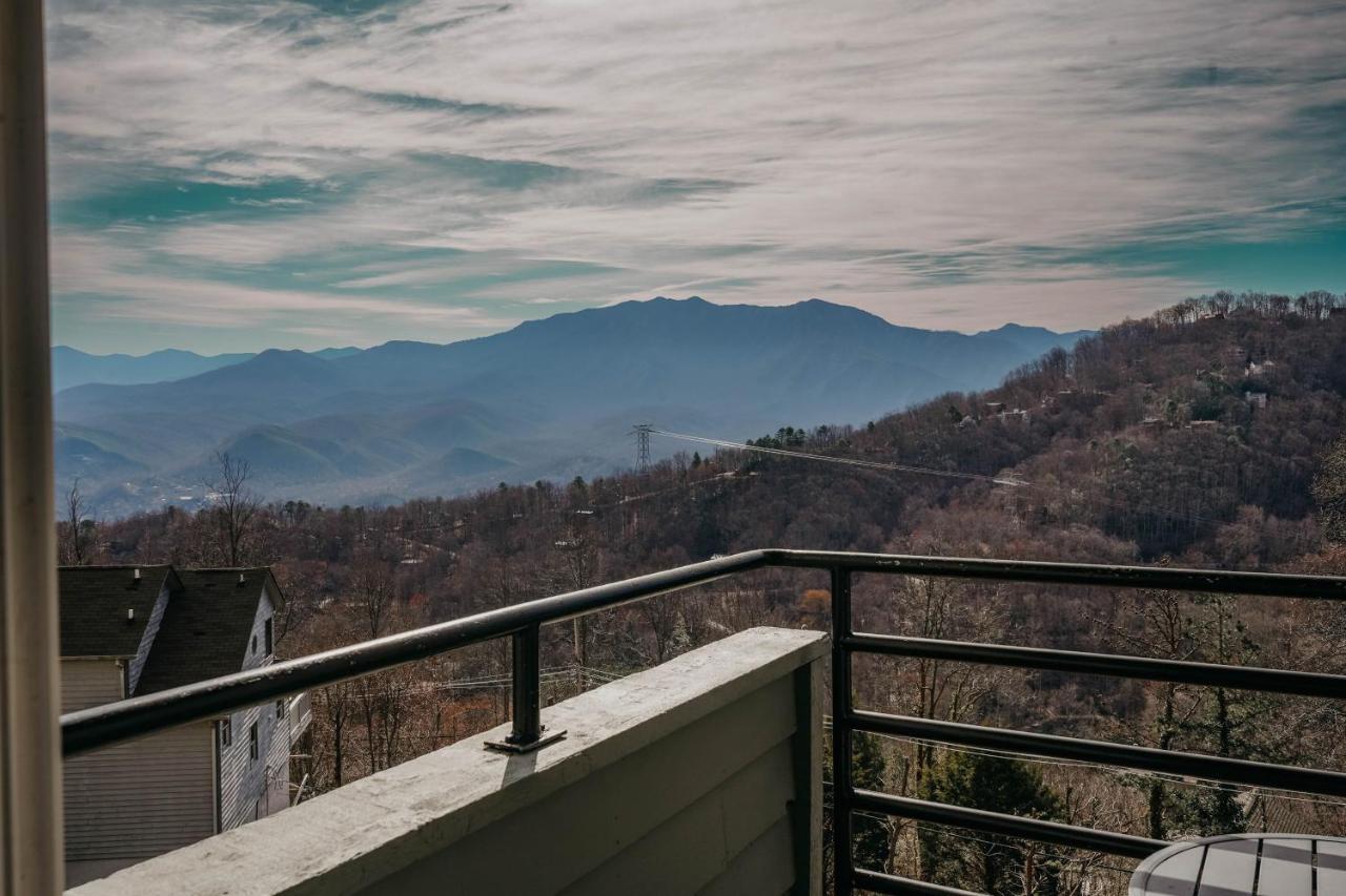 Smoky Mountains Studio With Balcony Гатлинбург Экстерьер фото