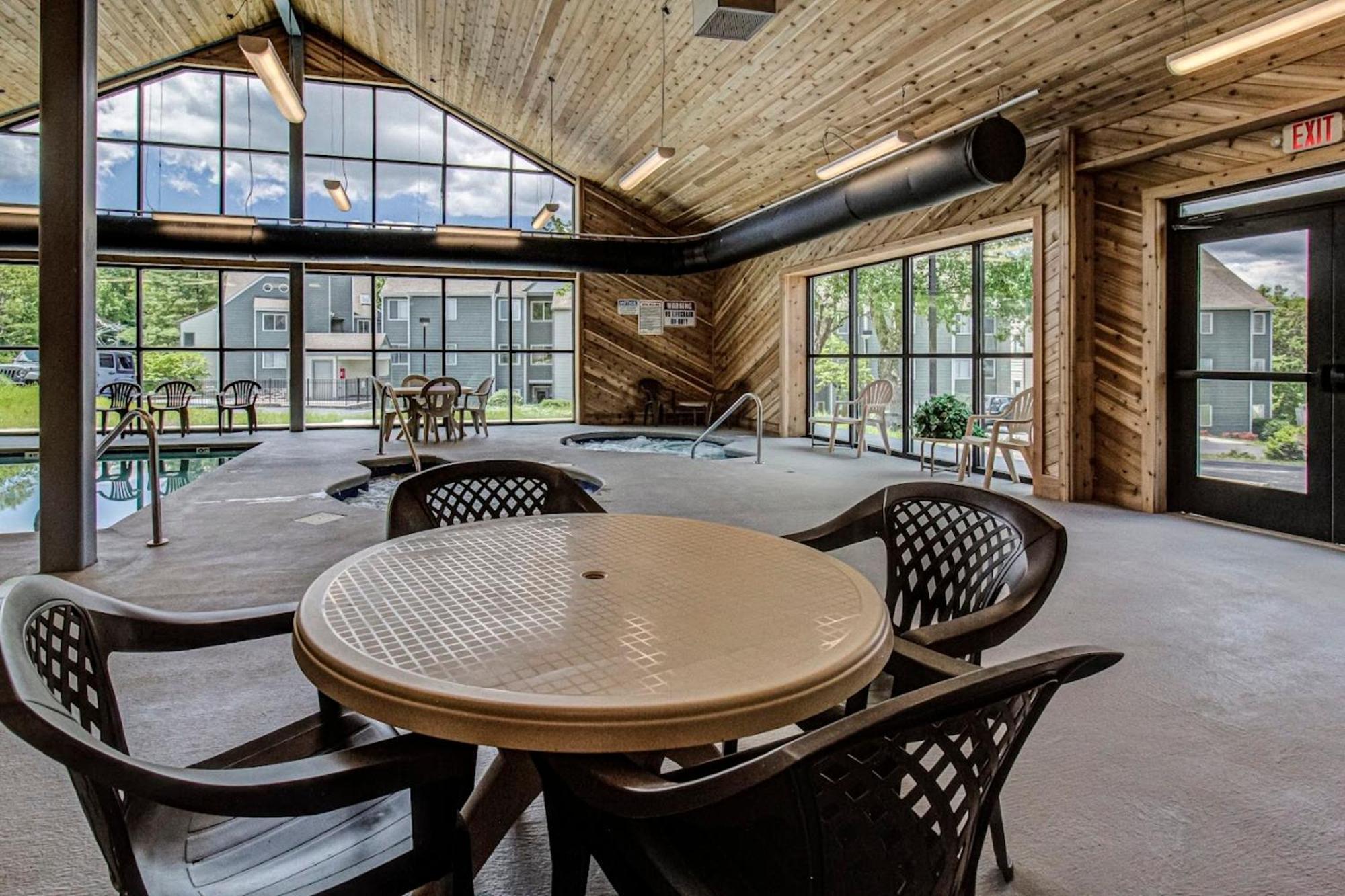 Smoky Mountains Studio With Balcony Гатлинбург Экстерьер фото
